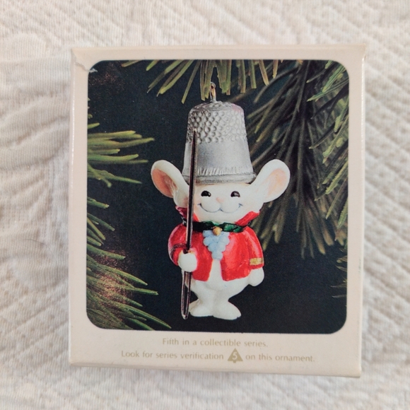 Hallmark Holiday Hallmark Christmas Mouse Thimble 5 Series